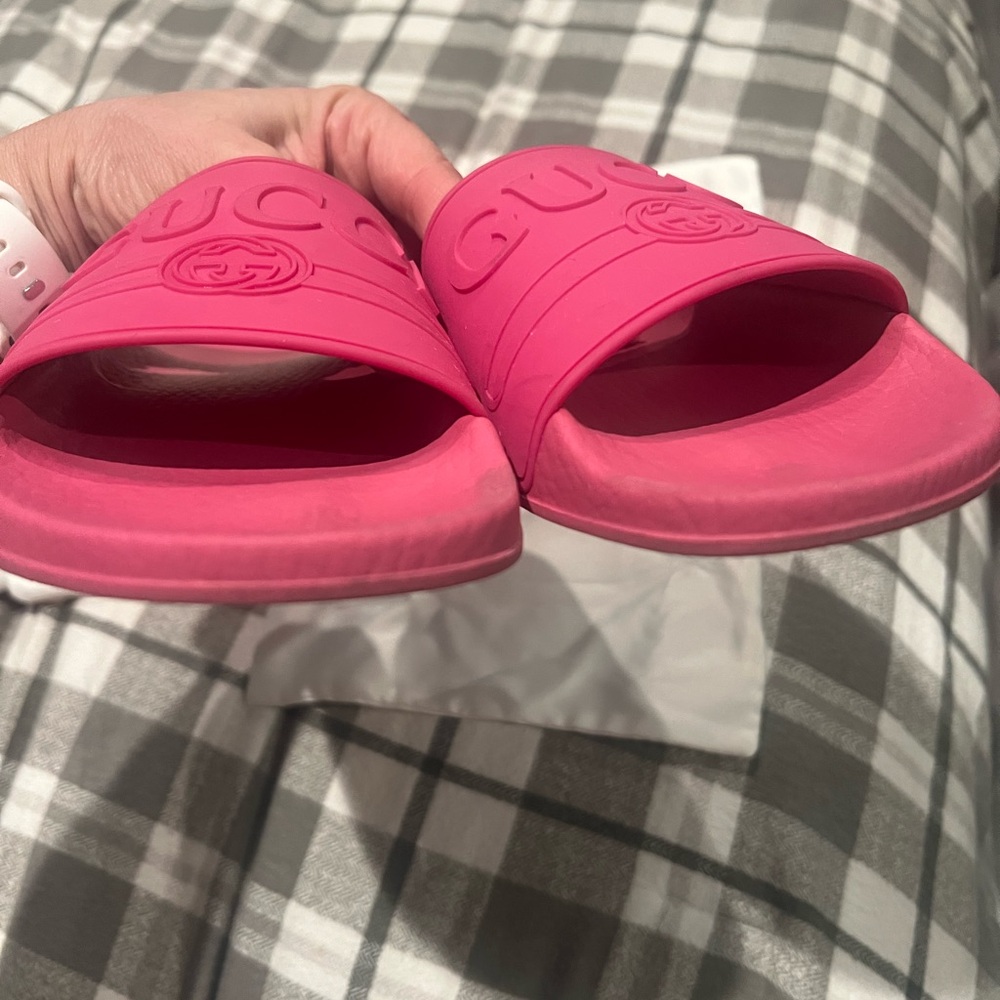100% Auth. Gucci Vibrant Pink Slide Sandals With Receipt - Picture 4 of 6